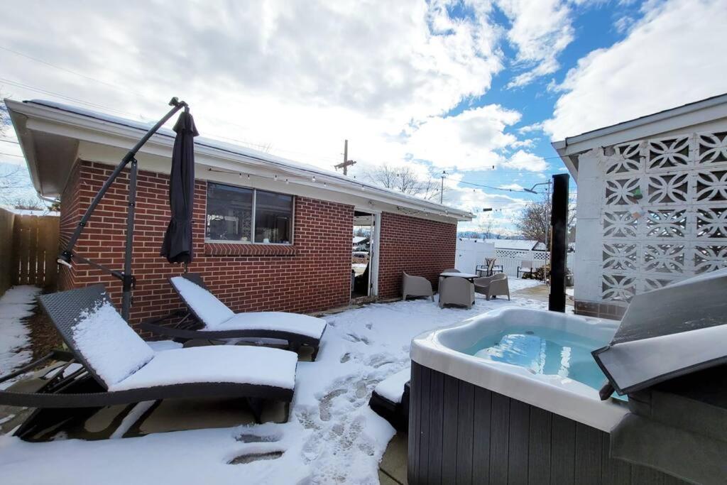 Newly Furnished 5-Bdrm Home + Hot Tub & Fireplace. Westminster Extérieur photo